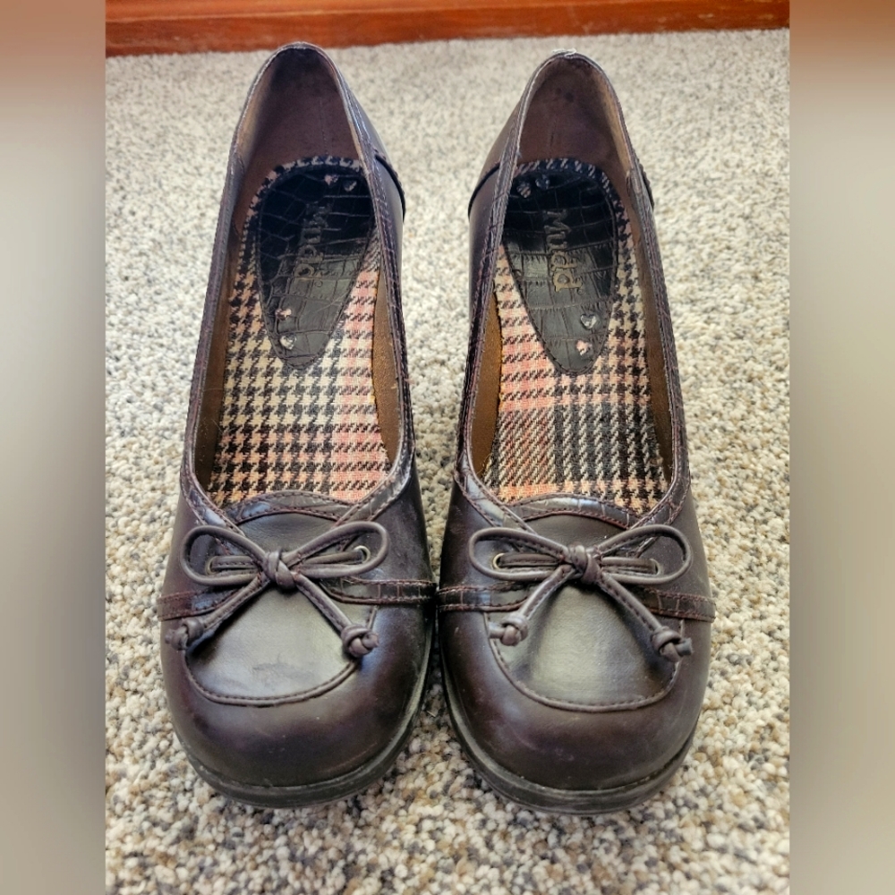 Mudd brown heels